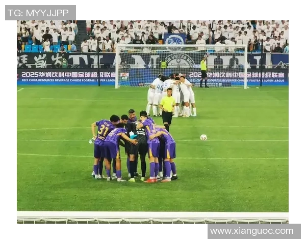 上海恒大迎战天津泰达争夺中超联赛关键三分之战