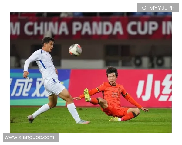 中国足球迎战乌兹别克斯坦全力争胜期待精彩对决与激情瞬间