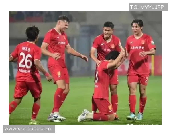 北京球迷与大连球迷的激情对决谁能在赛场上笑到最后