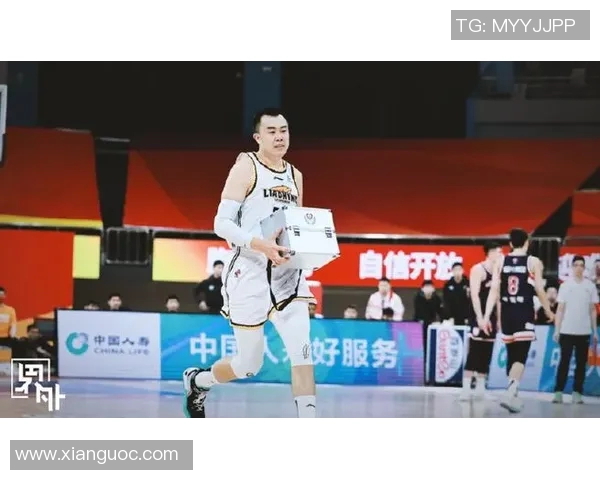 韩德君:从篮球新星到球队核心的成长之路与辉煌成就 韩德君:从篮球新星到球队核心的成长之路与辉煌成就