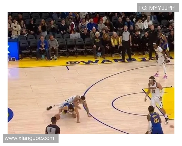 勇士与掘金激战四月二十一日NBA季后赛精彩对决引发球迷热议 勇士与掘金激战四月二十一日NBA季后赛精彩对决引发球迷热议