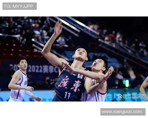 广州篮球队比赛经验引发热议球迷对战术与表现的不同看法